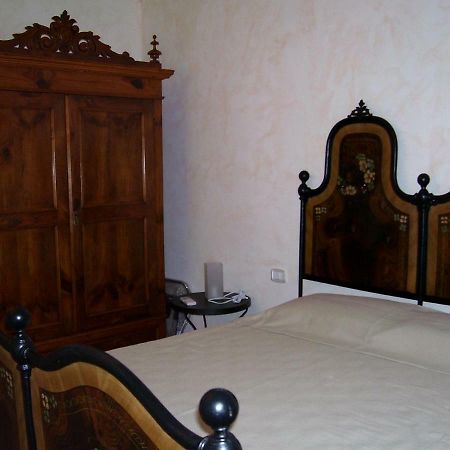 לינה וארוחת בוקר קפאלביו Casale Sant'Angelo מראה חיצוני תמונה