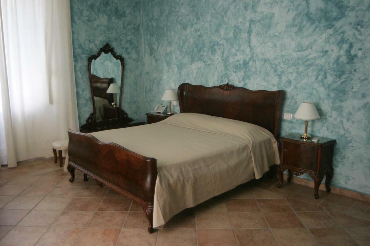 לינה וארוחת בוקר קפאלביו Casale Sant'Angelo מראה חיצוני תמונה