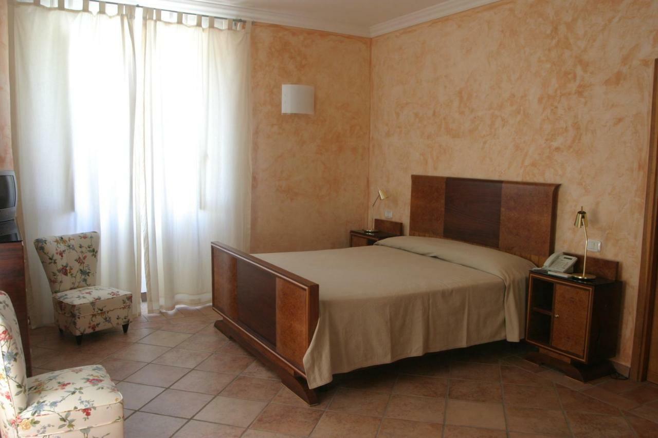לינה וארוחת בוקר קפאלביו Casale Sant'Angelo מראה חיצוני תמונה